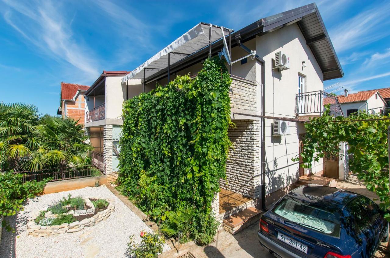 Apartments Andrija Pirovac Exterior photo